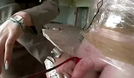 ไอ้หัวหยิกฟุตผมสีน้ำตาลยืนอยู่ วิดีโอ โป๊ มือ สมัคร เล่น