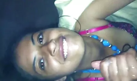 สองคนสวยงามเป็นเพื่อนกันลังเล่นอยู่กับ dildos วิดีโอ เลีย หี อยู่ในห้องน้ำ