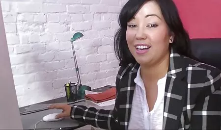 ยัง busty วิทยาลัยในด้านหน้าของ วิดีโอ หนัง เอ็ ก weebcam
