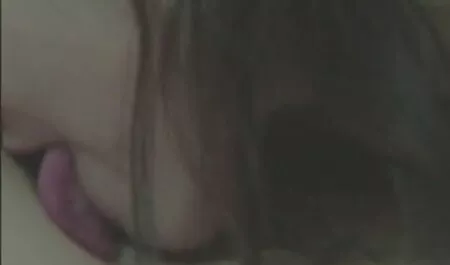 ป้ายนน้องสาวของก้อนหินเป็นน้องชาย วิดีโอ เลีย หี