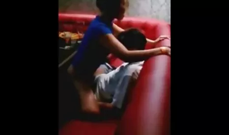 น้องชายไล่สำหรับน้องสาวของเขา วิดีโอ หนัง โป